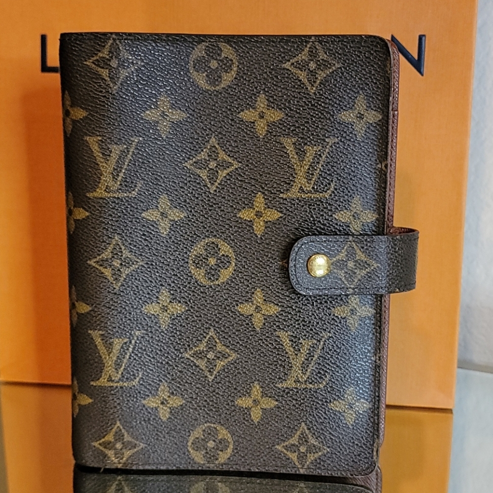 Louis Vuitton Monogram MM Medium Agenda Planner. In great condition. Code SP0071